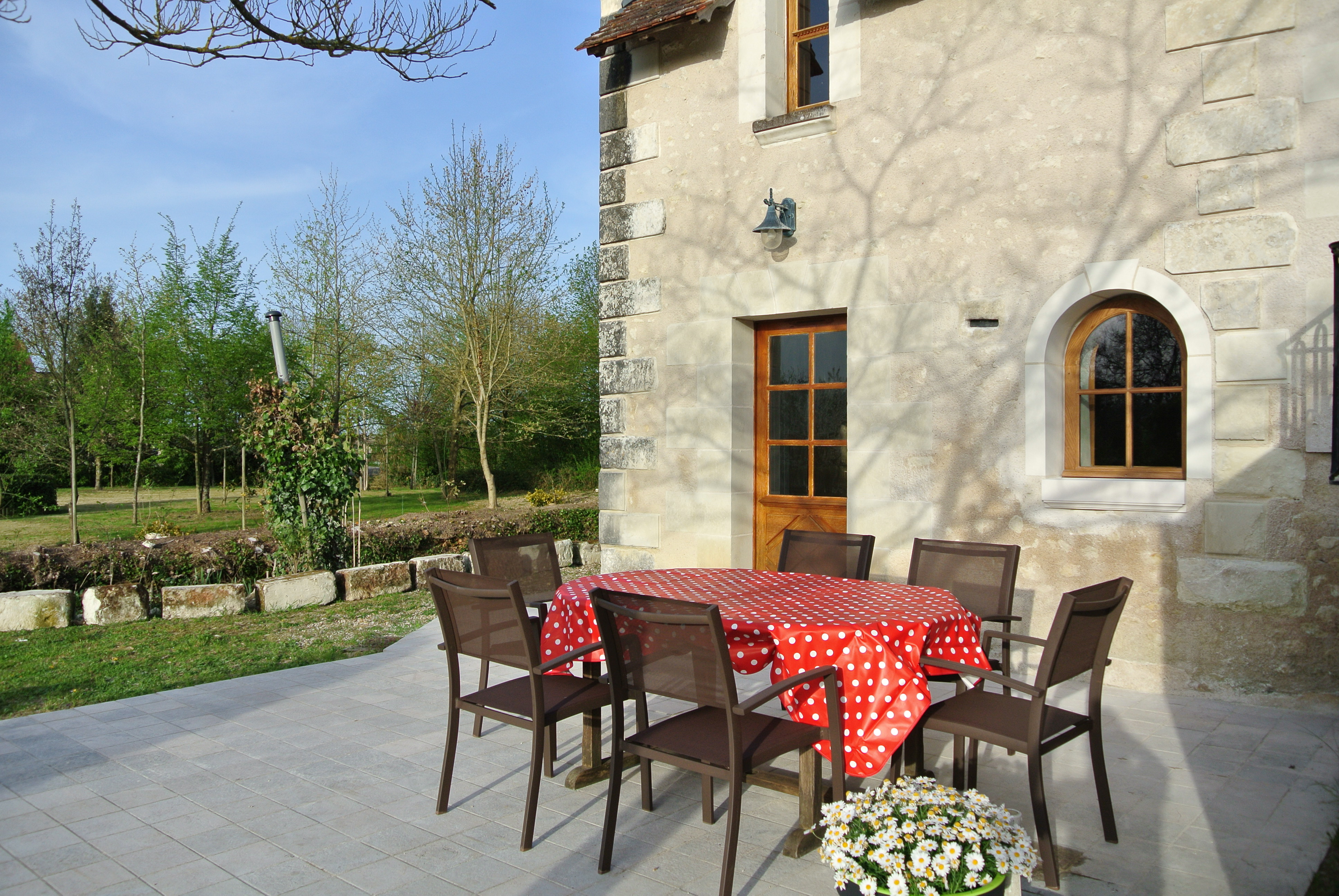 Terrasse et espaces extérieurs des Gîtes Cambalu